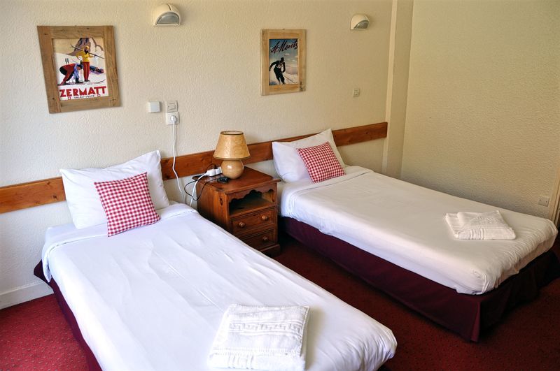Hotel Le Provencal Лес дьо Алпс Екстериор снимка