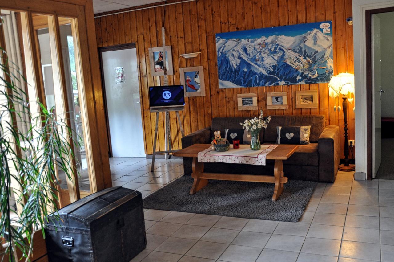 Hotel Le Provencal Лес дьо Алпс Екстериор снимка