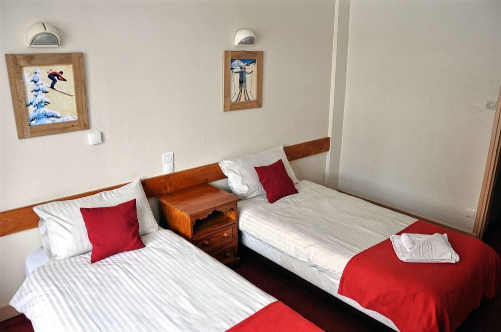 Hotel Le Provencal Лес дьо Алпс Екстериор снимка