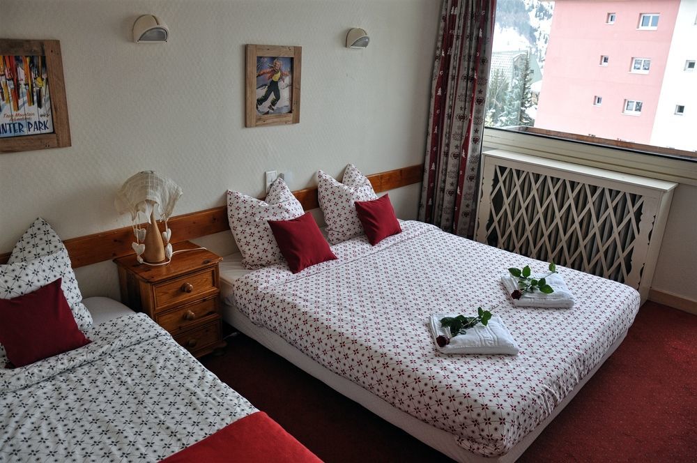 Hotel Le Provencal Лес дьо Алпс Екстериор снимка